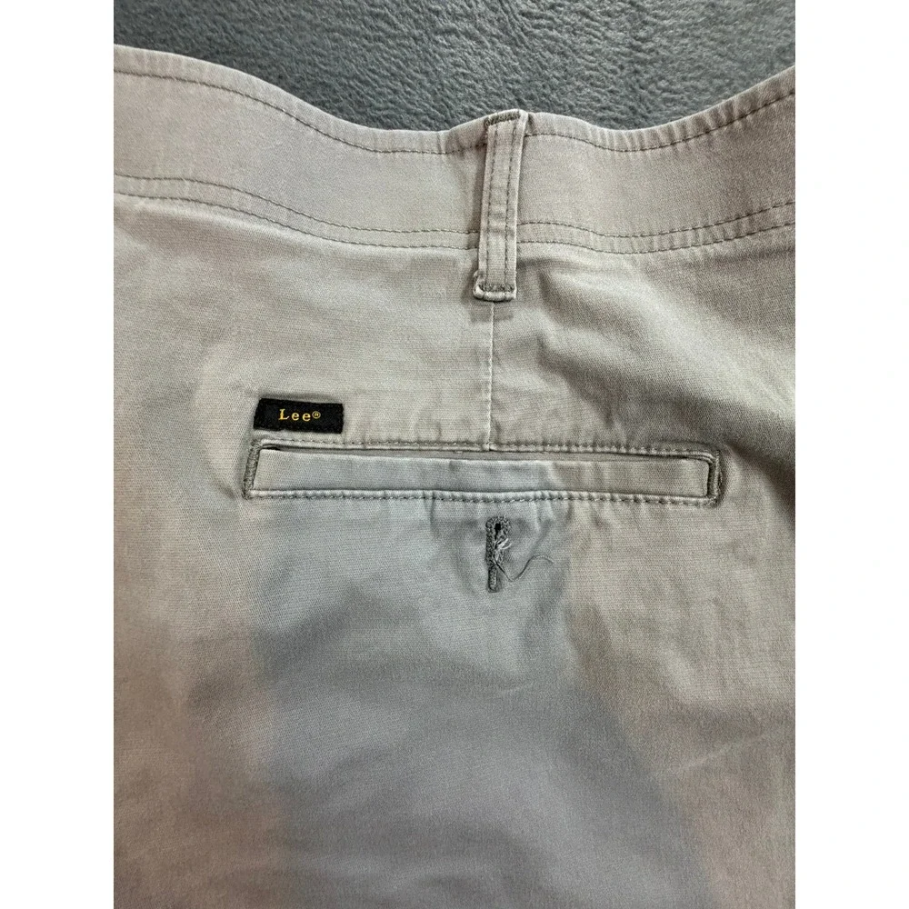 Lee Extreme Motion Mens Khaki Chino Shorts Tan Flat Front Size 54